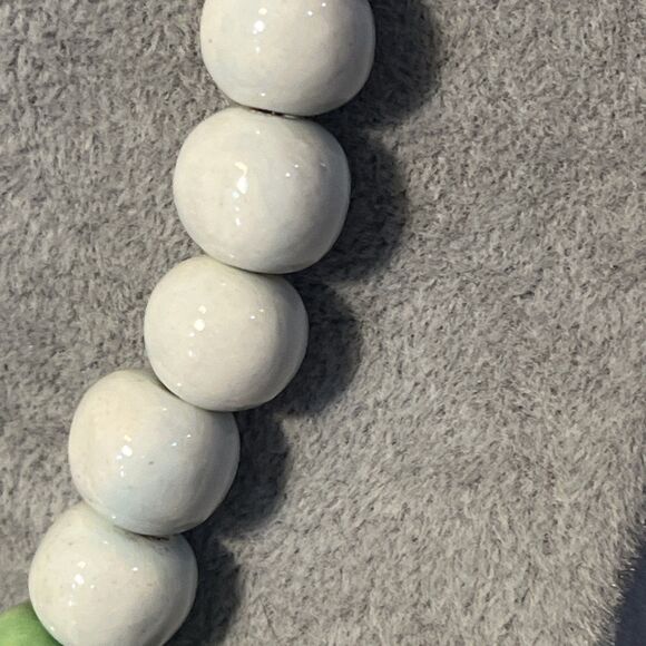 Beautiful Parrot Pearls Pastel Ceramic Vintage Rose Flower Leaf Necklace EUC - Picture 9 of 10